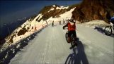 Megavalanche: Μια τρελή κατάβαση με ποδήλατο στο χιόνι