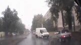 खुला manhole यूक्रेन में दुर्घटना का कारण बनता