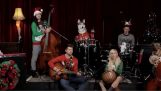 Χριστουγεννιάτικο τραγούδι με μια μπάντα σκύλων