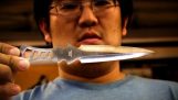 Gioco pericoloso con coltelli