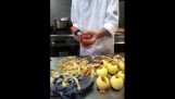 Peeling mele con un trapano elettrico
