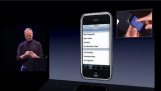 7 лет назад: Джобс Steve skrolarei с пальцем в первого iPhone