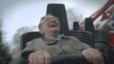 En bestemor går for første gang på roller coaster
