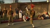 Веселый военные церемонии на границе Пакистан-Индия