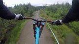 Afstamning på mountainbike i det skotske højland
