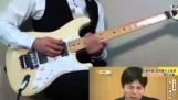 Kytarista hraje na japonský muž pláče