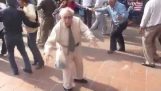 Nonno si gettò nella danza (Ruotare verso il basso per quello che)