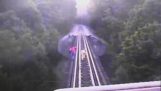 Δύο γυναίκες επιβιώνουν όταν ένα τρένο περνά από πάνω τους