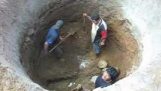 Ausgrabung und den Bau eines Brunnens in Mexiko