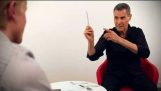  Uri Geller Tries to Bend the iPhone 6 