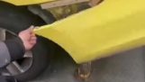 Et tip til reparation af bilkofanger