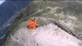 Een gek vlucht in wingsuits