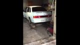 Hur att parkera 2 bilar i ett garage