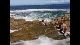 Turister på en Rock vs Wave