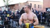 Ruský řidič kamionu vs MMA PRO Fighter!!
