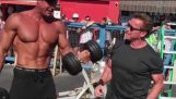 70 Year Old Arnold Schwarzenegger torna a Muscle Beach