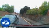 Šokující autokamera chytá £ 160K Bentley havárii