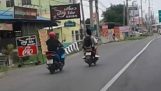 Kung Fu med scooter