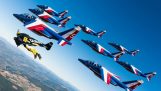 Τρεις Jetmen πετούν μαζί με ομάδα αεροπορικών επιδείξεων