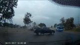 Οδηγός αποφεύγει τα χειρότερα μετά από ατύχημα