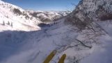 Bir kayakçı uçurumdan düşer