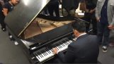 Classical pianist plays Hip Hop