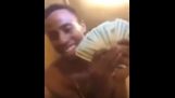 Politiet ransagede en narkohandler hjem, mens han taler bor på facebook
