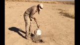 Kurdyjskie żołnierze rozbrajać miny