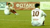 Sit-in fotbollsspelare för offren i Egeiska havet