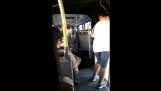 Λεωφορείο-φυσαρμόνικα κόβεται στη μέση