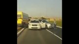 Τρεις γυναίκες οδηγοί προκαλούν χάος