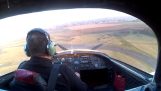 Πιλότος κάνει αναγκαστική προσγείωση