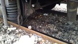 Τροχός τρένου εναντίον πέτρας