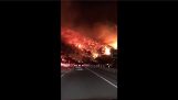 Οδηγώντας στην καλιφόρνια κατά τη διάρκεια της πυρκαγιάς