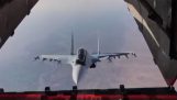 Ο πιλότος ενός Su-30 ήρθε να πει ένα γεια