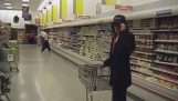 Тхе Мицхаел Јацксон одлази у куповину у супермаркету