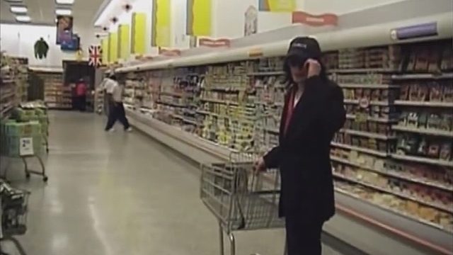 マイケル ジャクソンはスーパーで買い物を行きます Videoman