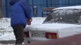 Στραβό παρκάρισμα στη Ρωσία