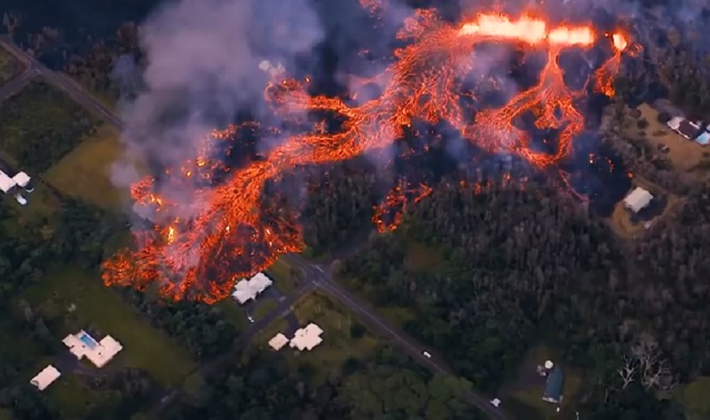 Resultado de imagem para Lava de vulcão no Havaí destrói mais dezenas de casas