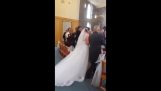 טובלים בשמלת החתונה