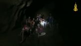 Οι πρώτες εικόνες από τα 12 παιδιά που παγιδεύτηκαν για 9 μέρες σε σπηλιά