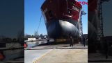 Worker is saved the last second during installation of a ship in the water