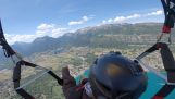 Med en selfiestang på fallskjerm