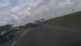 Een motorrijder dwaas dood