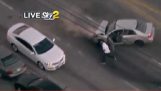 Šialené auto chase v Los Angeles je pripomínajúce GTA