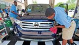 Πλυντήριο αυτοκινήτων ευδοκιμεί, προσλαμβάνοντας υπαλλήλους με αυτισμό