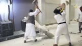 Djihadistes détruisent des statues antiques du Musée