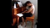 Kovové piano balada
