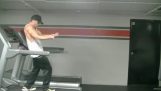 , “Şehir dışına Funk” spor salonunda treadmill