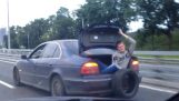 Буксировка автомобиля в России